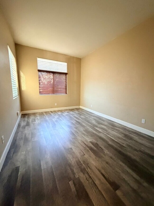 Building Photo - Beautifully Remodeled 4 Bedroom, 2 Bath Home in Desirable Elk Grove Neighborhood