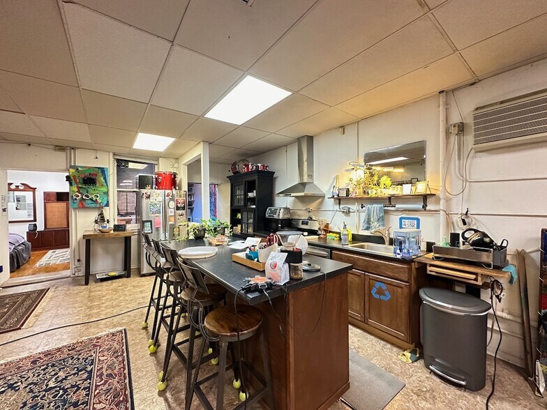 Building Photo - 3605 N Damen Ave