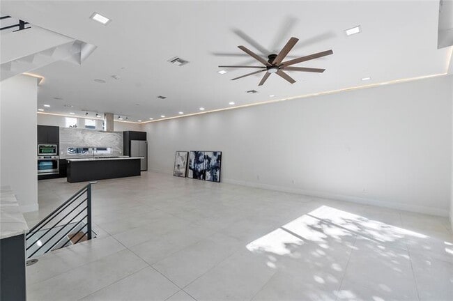 Building Photo - 3270 NE 15th St