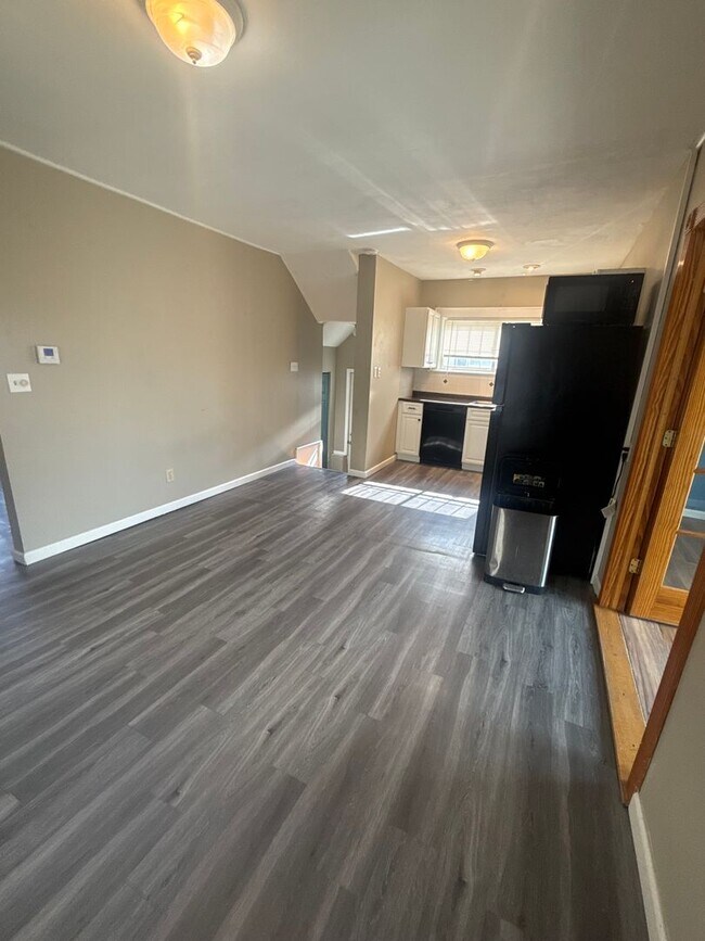 Building Photo - Great Mattydale 3 Bed 1 Bath Colonial