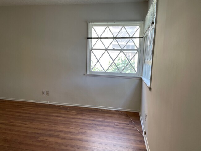 Building Photo - 1325 Idaho Ave