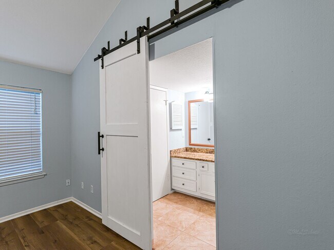 Building Photo - 2568 Bering Dr