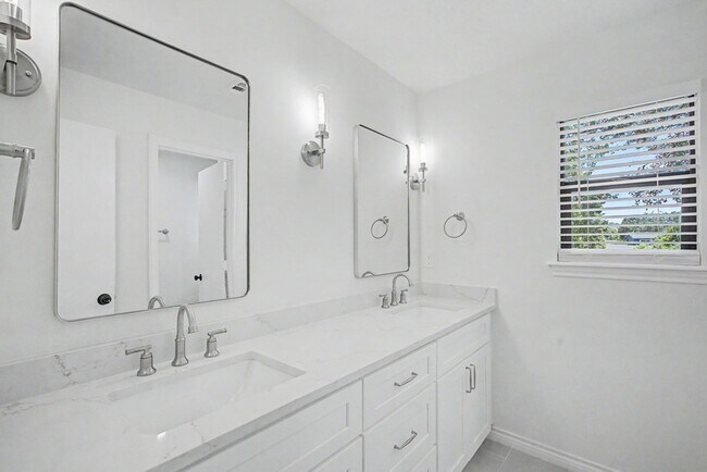 Building Photo - 34 Brushwood Ct