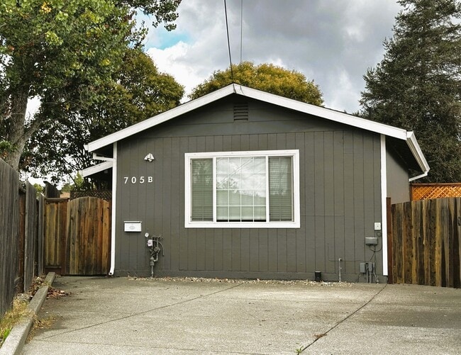 Primary Photo - 705 Carlin Ct