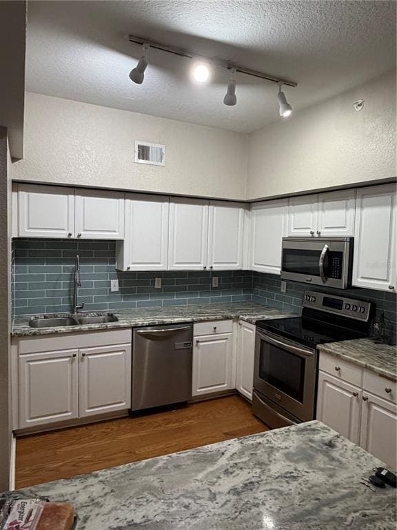 Building Photo - 402 S Armenia Ave