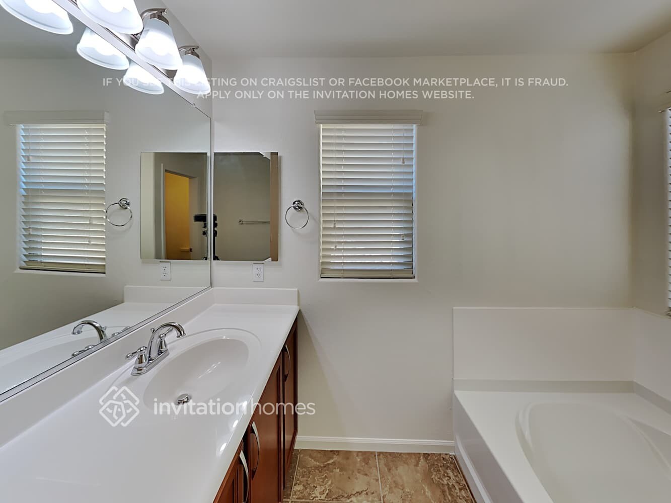 Building Photo - 1389 S Moccasin Trail