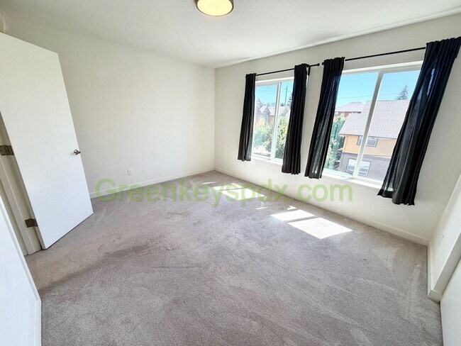 Building Photo - 12117 SE Pardee St