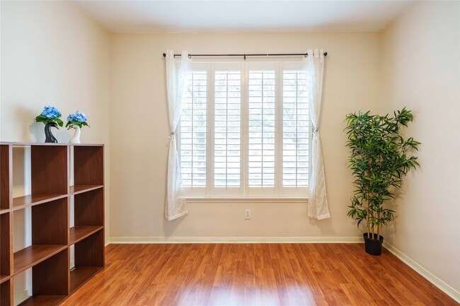 Building Photo - 2 Mystic Glade Ct