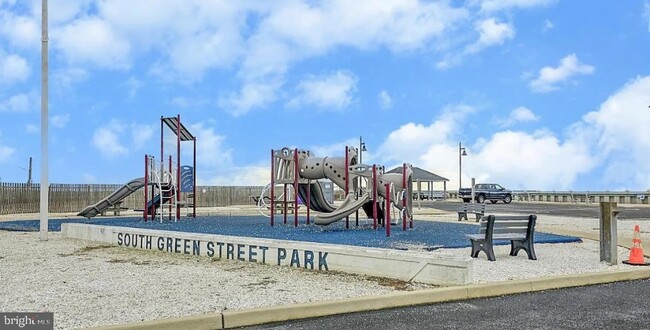 Building Photo - 1022 S Green St