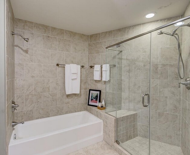 Building Photo - 411 W 7th St