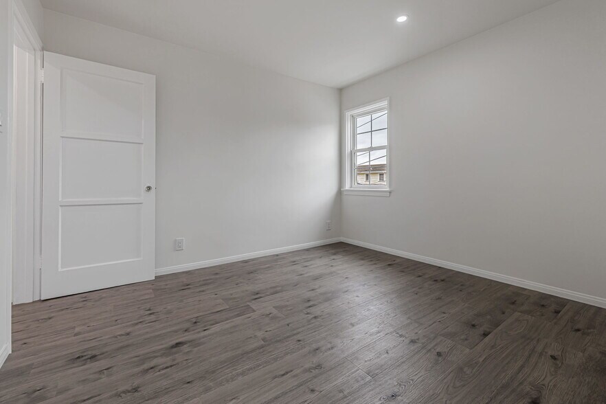 Building Photo - 3841 Arlington Ave