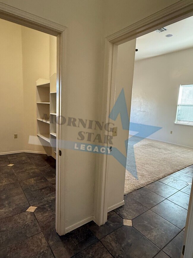 Building Photo - 4 bedroom, 4 bath house - Must see landscaping!