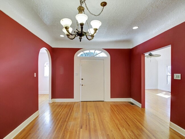 Building Photo - 203 S Stanley Dr