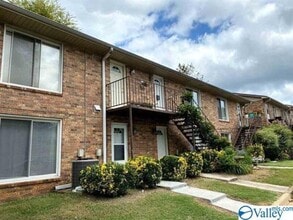 Building Photo - 2018 Hobbs Rd SE