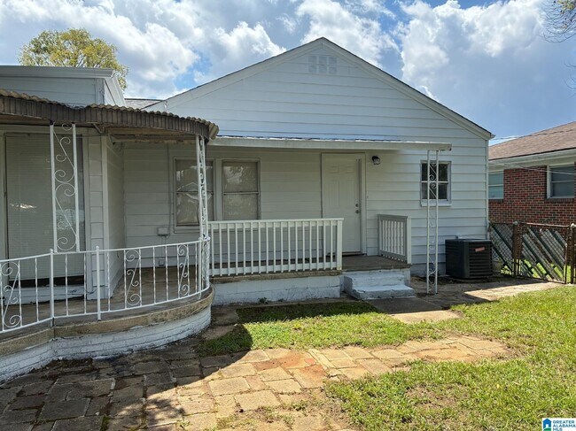 Building Photo - 1148 24th Ave N