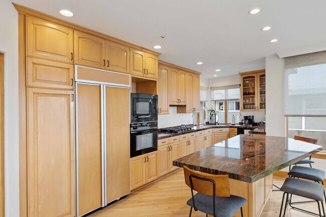 Building Photo - 121 Marine Pl