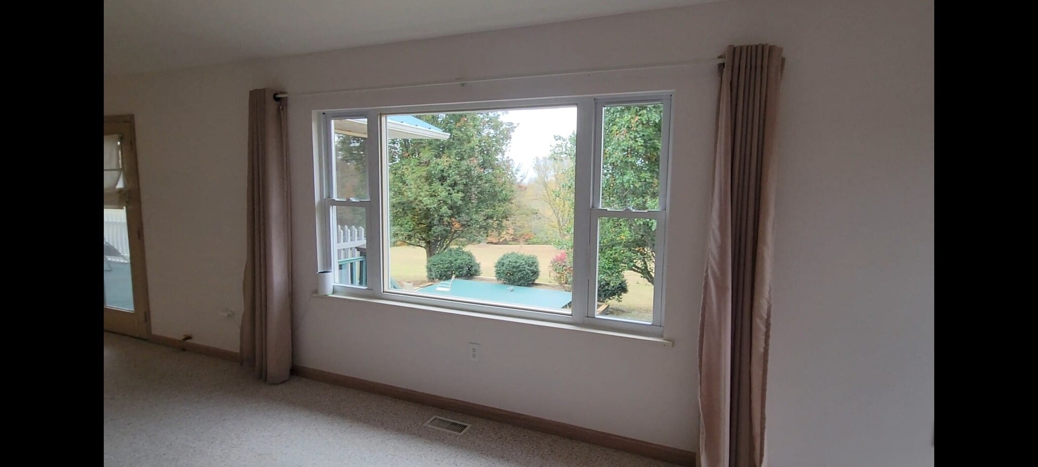 Living Room - 1835 River Rd