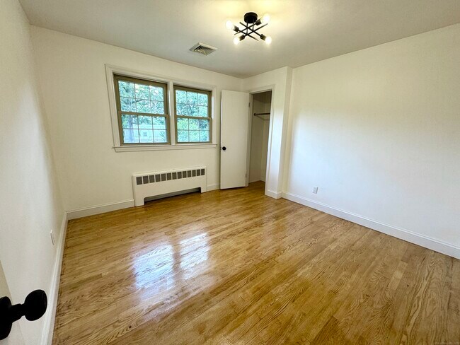 Building Photo - 30 Fairview Dr