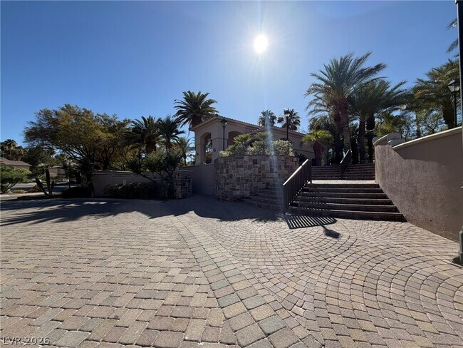 Building Photo - 2050 W Warm Springs Rd