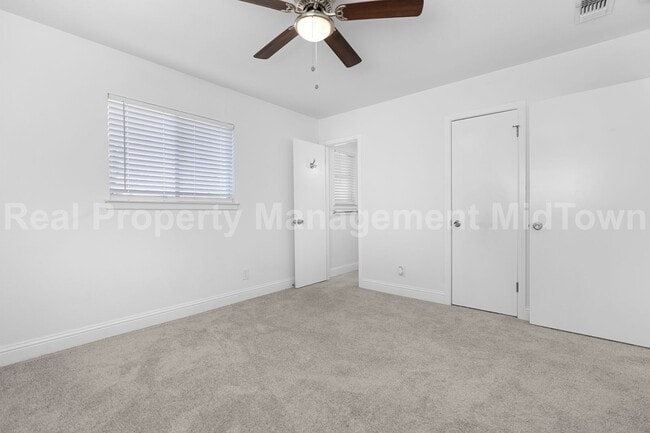 Building Photo - 512 Livingston Dr