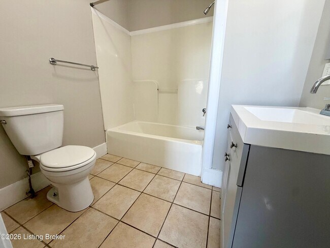 Building Photo - 511 W Harrison Ave