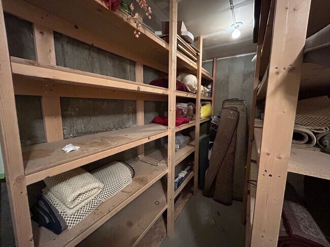Building Photo - Beautiful Furnished 2 Bedroom Basement Apa...