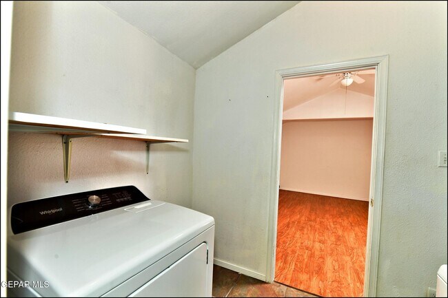 Building Photo - 853 Nita Fay Dr