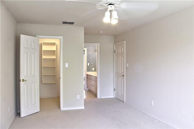 Building Photo - 4530 Oso Pkwy