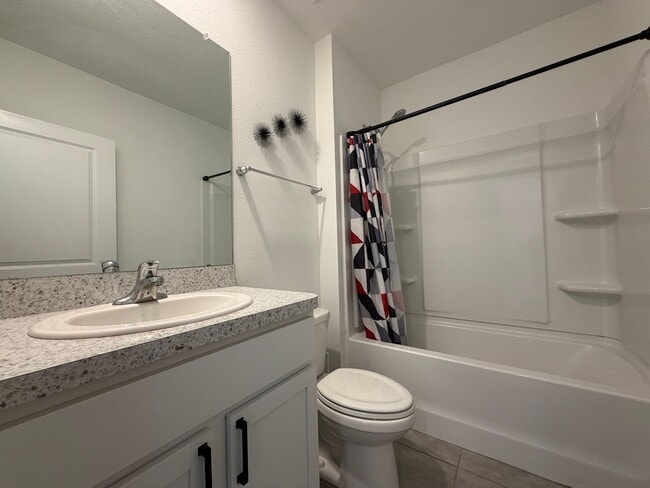 Building Photo - Beautiful 4 bed/3 bath 2 story!