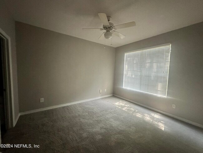 Building Photo - 13703 Richmond Park Dr N