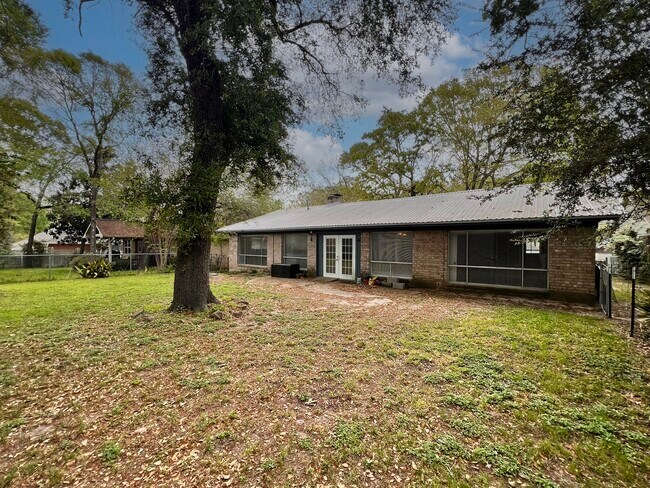 Building Photo - 401 Rolling Hills Dr W