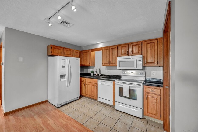 Building Photo - 48 N Mountain Rd