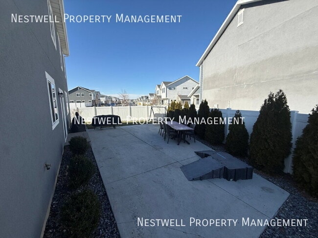 Building Photo - 1508 Waterfront Dr