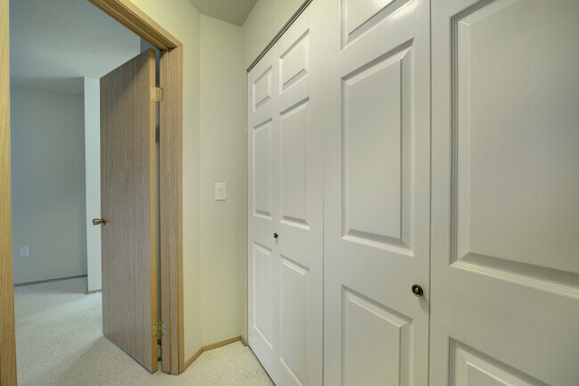 Building Photo - 1270 Bellevue Way NE