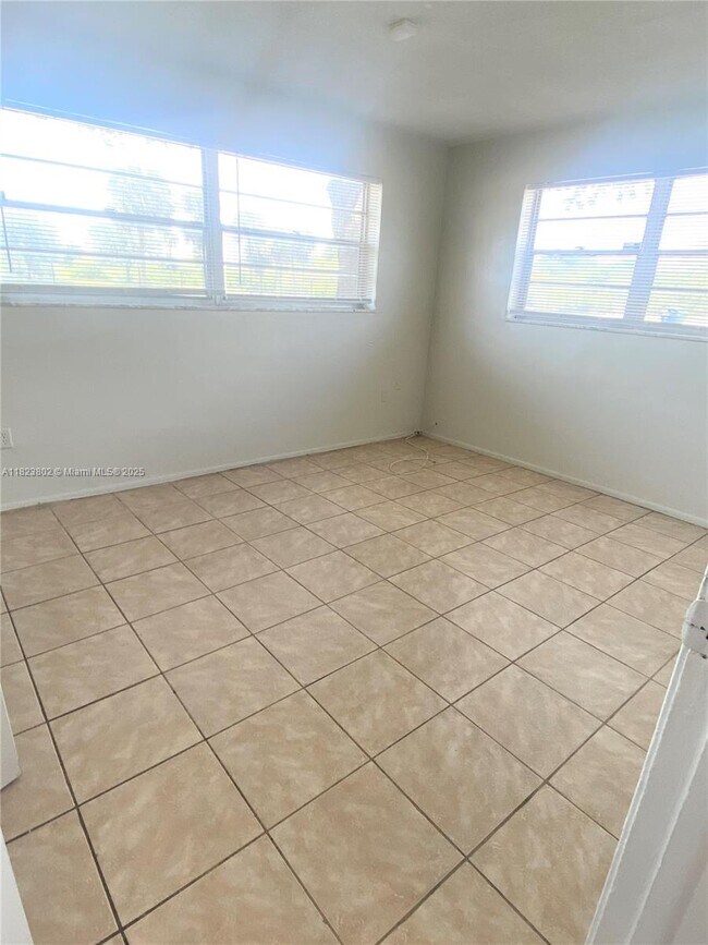 Building Photo - 6154 SW 38th St
