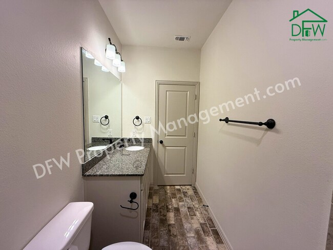 Building Photo - Spacious 3-Bedroom Townhome in Prime Arlington Location – Stylish, Modern, and Move-In Ready!