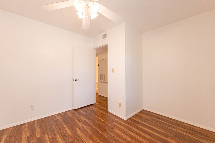 Building Photo - 9604 Blue Creek Ln