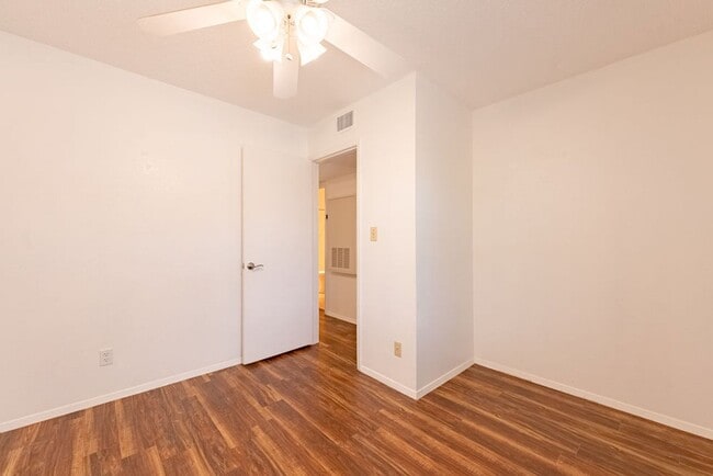 Building Photo - 9604 Blue Creek Ln