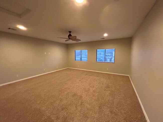 Building Photo - 5411 W Rowel Rd
