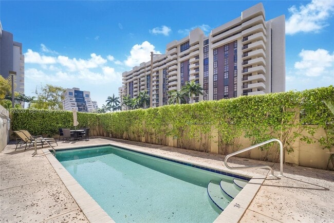 Building Photo - 671 Biltmore Way