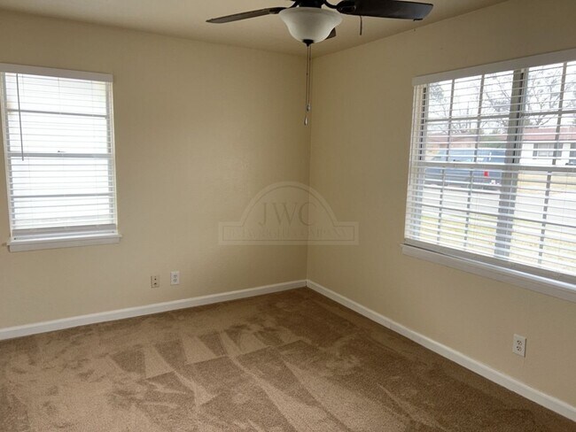 Building Photo - 1208 Ridgemont Dr