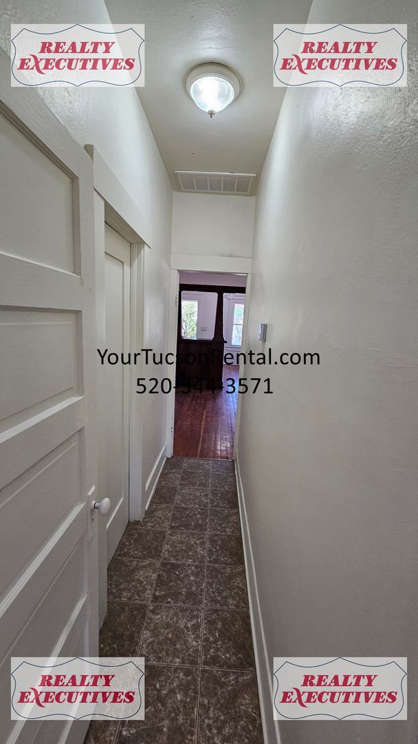 Building Photo - 8th Street and Euclid - 1 bedroom 1 bath r...