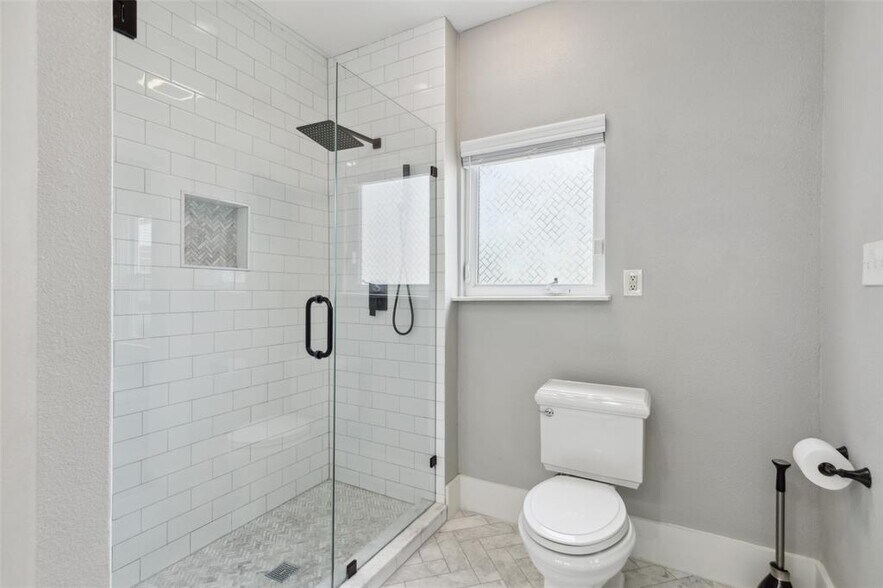 Building Photo - 5839 Goliad Ave