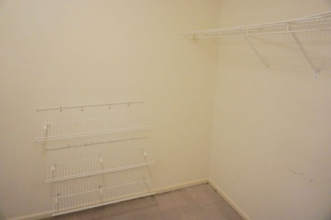 Building Photo - 5 BED | 2.5 BATH | SINGLE FAMILY HOME | BONUS ROOM | 2 CAR GARAGE