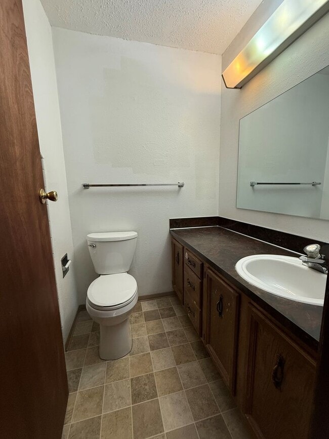 Building Photo - 925 Gellatly St