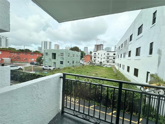 Building Photo - 529 SW 4th St