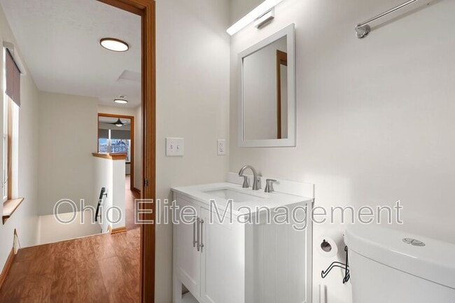 Building Photo - 826 S 18th St