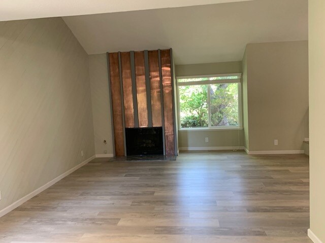 Building Photo - 367 Catamaran St