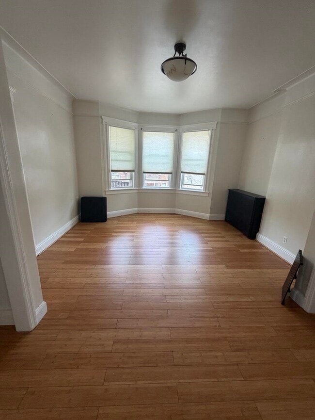 Building Photo - 425 75th St