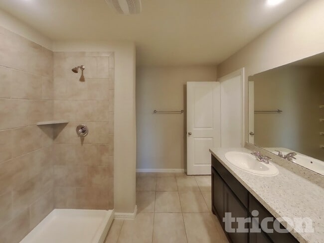 Building Photo - 8832 Ring Gold Dr